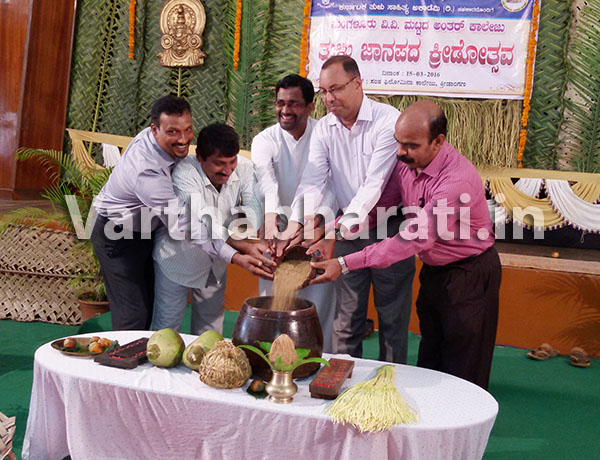 ಪುತ್ತೂರು: ಅಂತರ್ ಕಾಲೇಜು ತುಳು ಜಾನಪದ ಕ್ರೀಡೋತ್ಸವ, ತುಳು ಅಳಿಯುವ ಭಾಷೆಯಲ್ಲ-ಚಂದ್ರಹಾಸ ರೈ